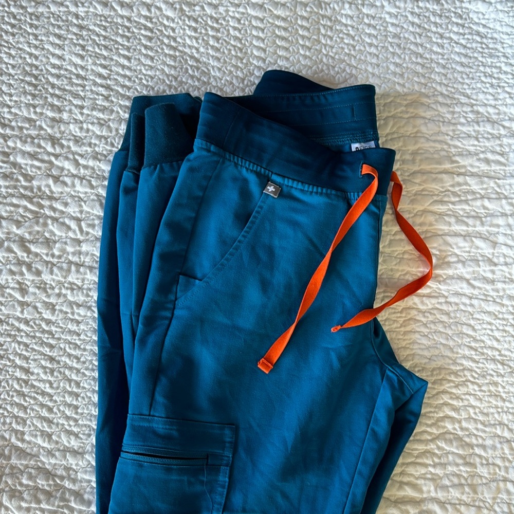 Figs alps blue zamora jogger extra small.
